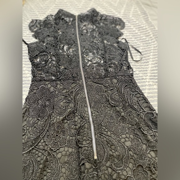 XENIA BOUTIQUE | Mini lace dress in black in Size 2 - Picture 9 of 10